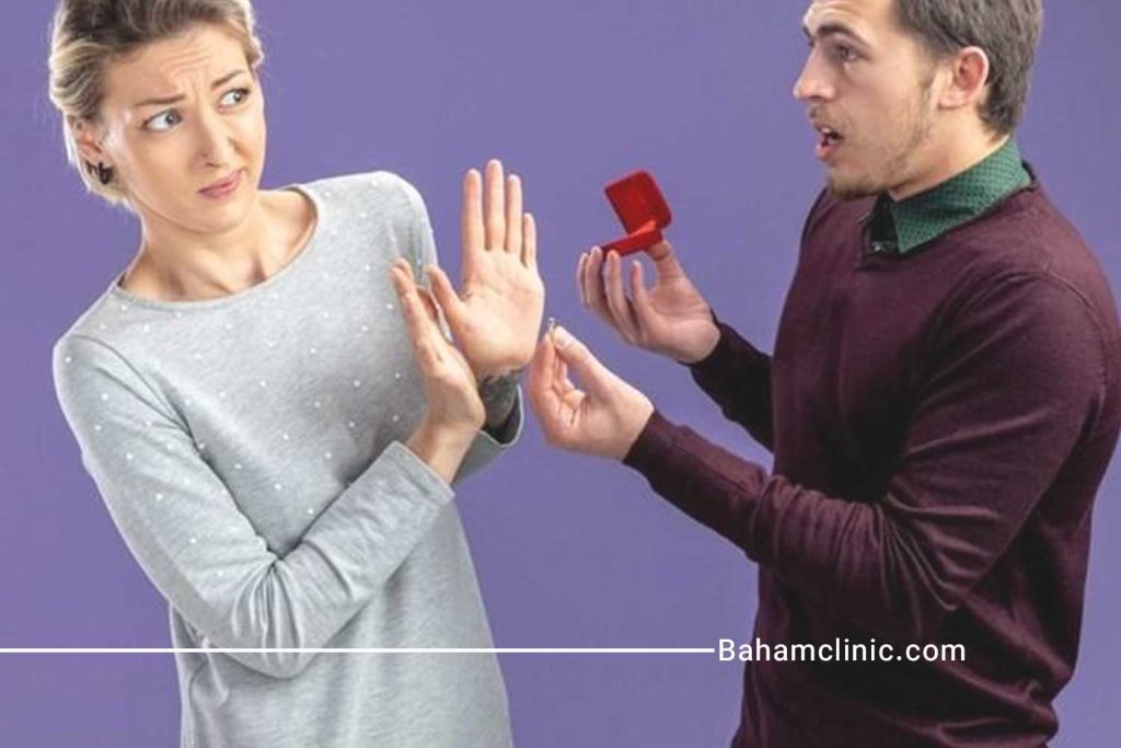 از نظر مشاور ازدواج راه‌کارهای درمانی حرفه‌ای و تکنیک‌های خودیاری باعث بهبود اختلال گاموفوبیا می‌شود.
